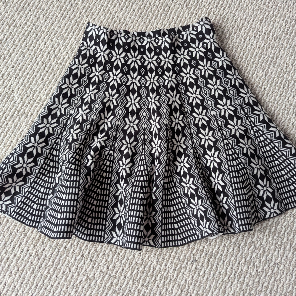 Xhilaration Geometric Black and White Mini Skirt